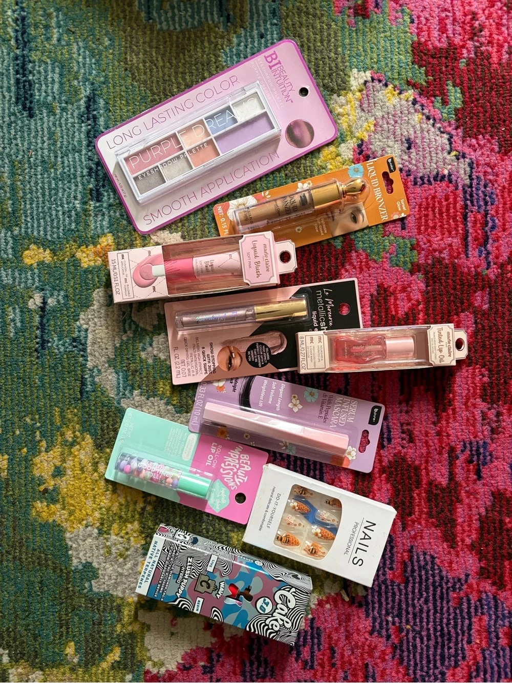 Assorted Women’s Makeup Set – Pink and Purple Shades + Cake